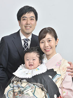 赤ちゃんと家族写真