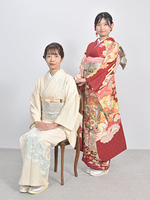 和装で記念撮影